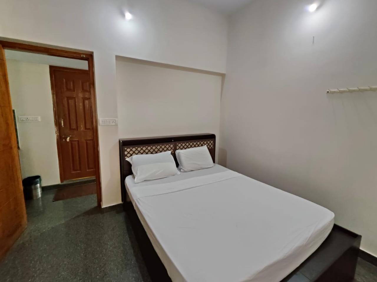 Nandan Home Stay Mysore Eksteriør billede